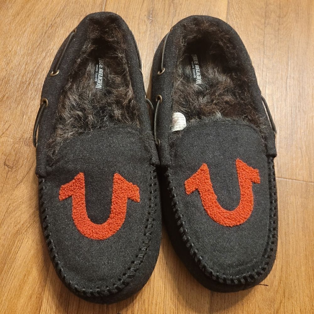New True Religion Men's Slippers House Shoes Black Red Size M 9/10